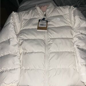 Brand new Northface coat girls . Original price $130 asking 90$